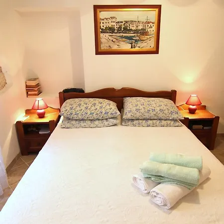 Holiday home Holiday Uhlinac Pag Town