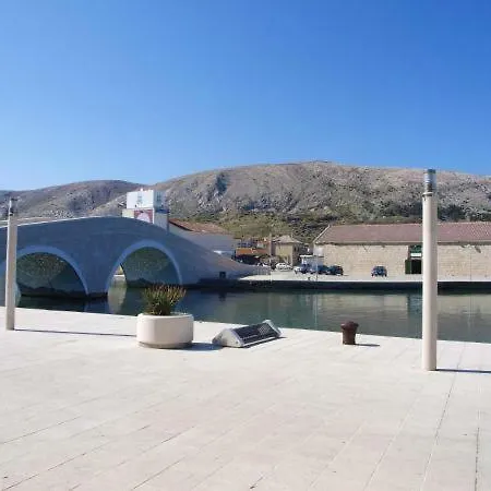 Holiday Uhlinac